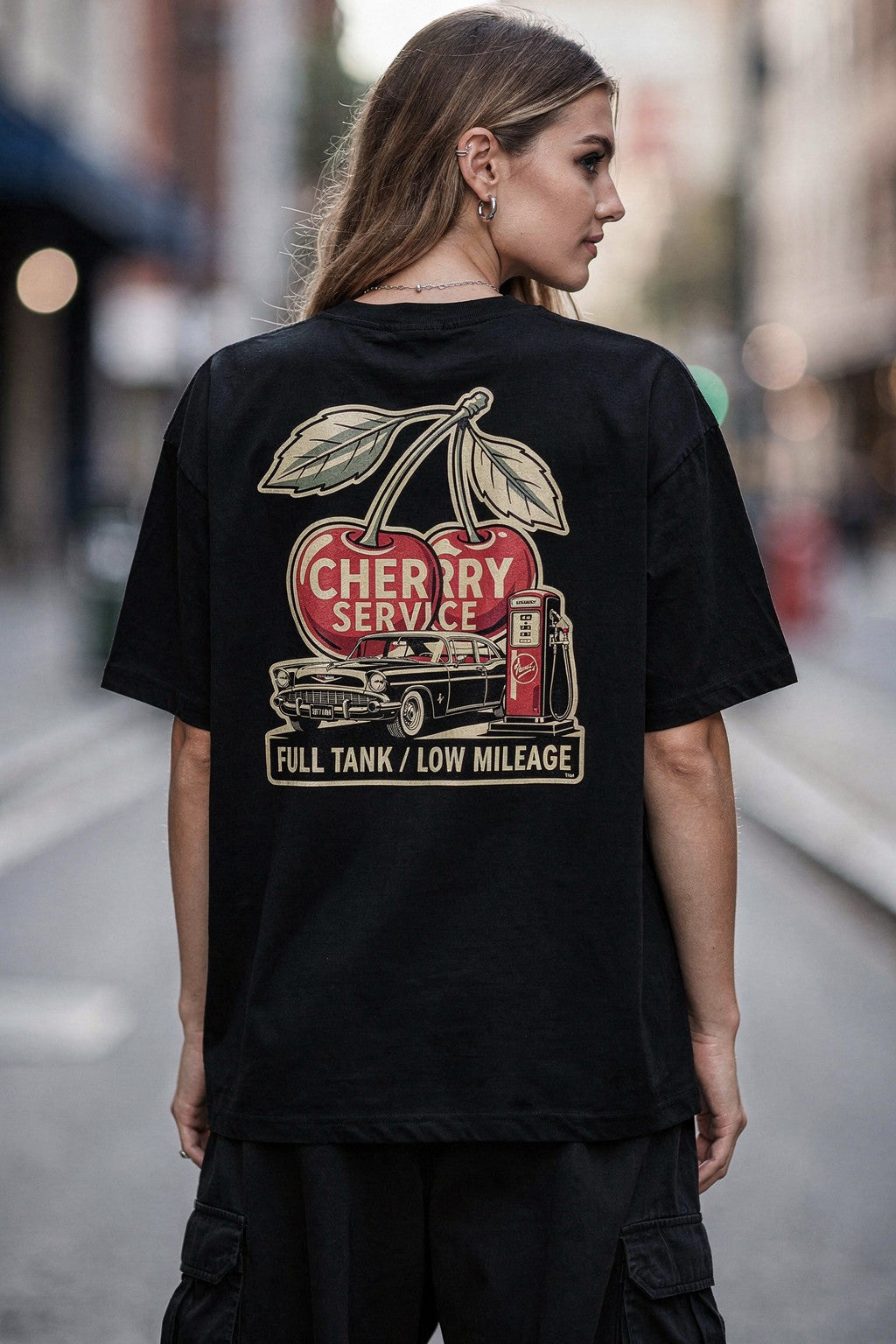 Kadın Vintage Benzi̇n İstasyonu Tabelası Baskılı Oversize Tişört — Siyah
