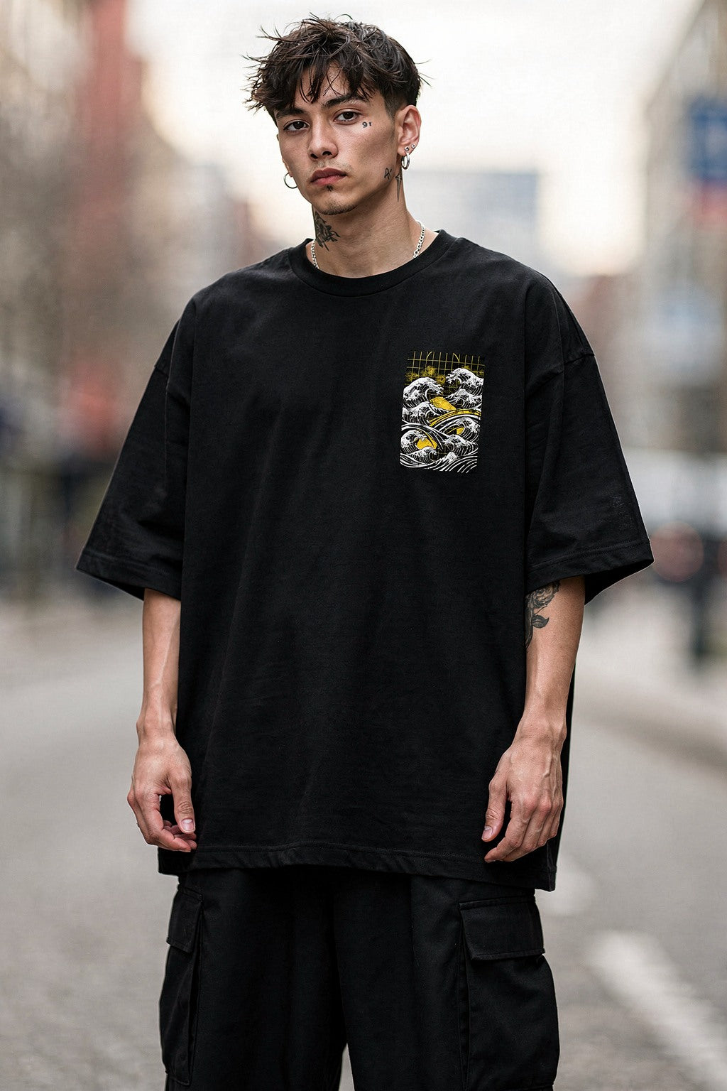 Unisex Oversize Tişört Japon Dalga ve Geometrik Grid Tasarımıyla — Siyah