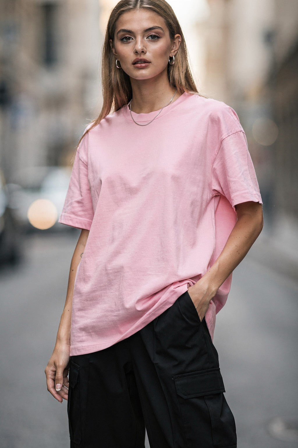 Kadın PINK MOTEL Retro Pembe Motel Tabelası Baskılı Oversize Tişört — Pembe