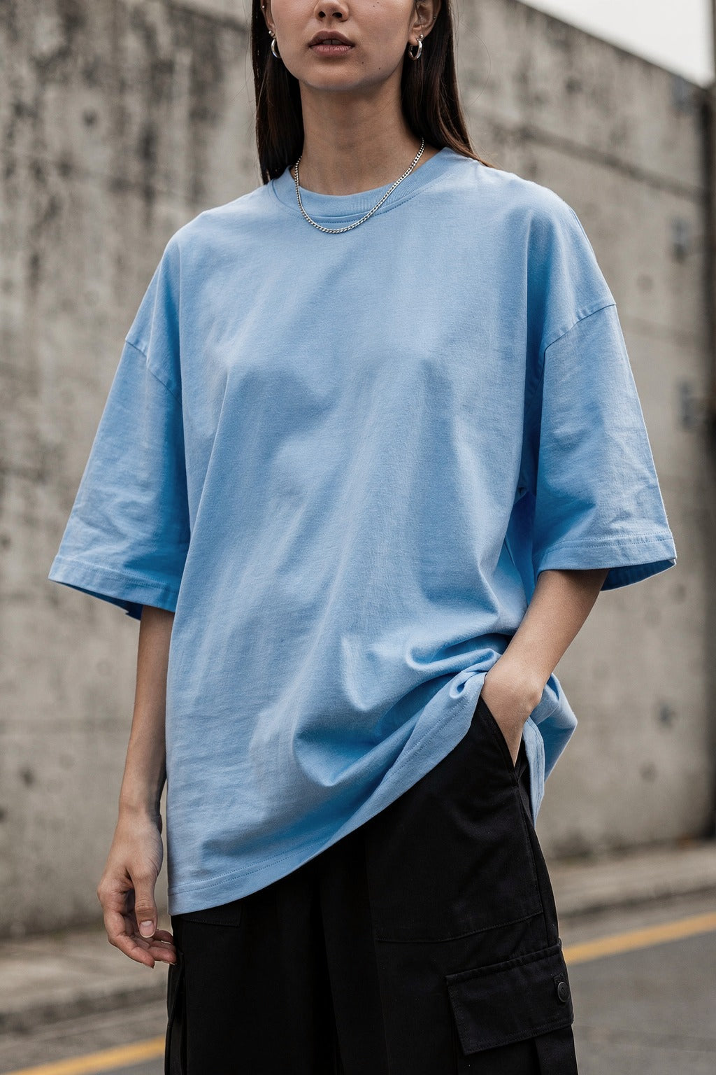 Unisex Oversize Bisiklet Yaka Tişört Dark Feminine Gül Baskılı — Bebe mavisi