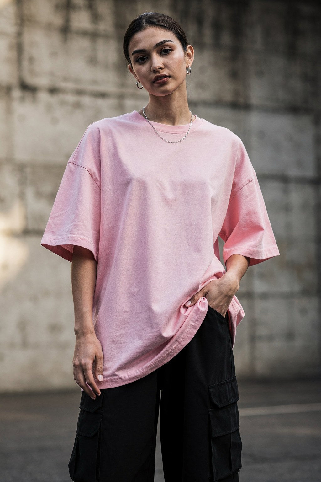 Unisex Oversize Bisiklet Yaka Tişört Dark Feminine Gül Baskılı — Pembe