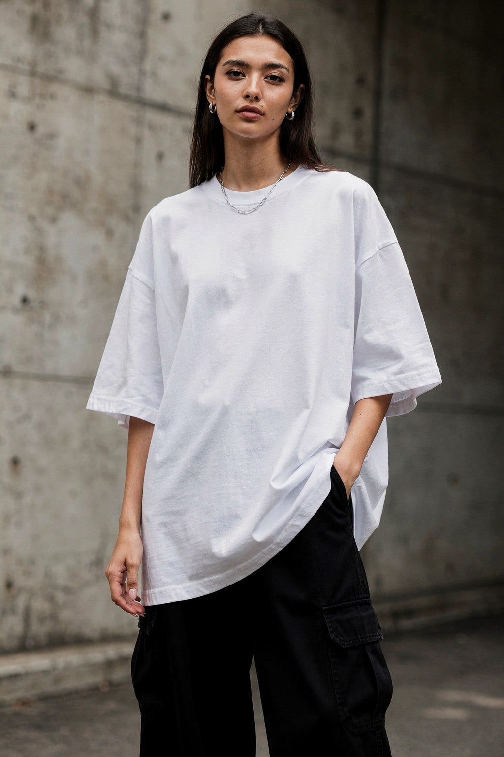 Unisex Oversize Dark Feminine Baskılı Tişört with Vintage Rose and Moon Design — Beyaz