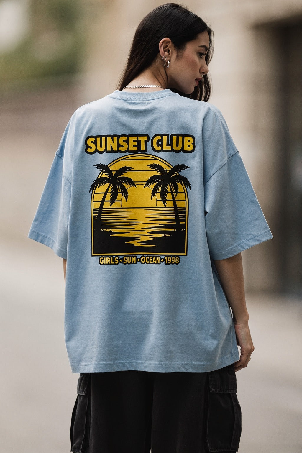 Unisex Oversize Bisiklet Yaka Tişört Sunset Club Retro Gün Batımı Baskılı — Bebe mavisi