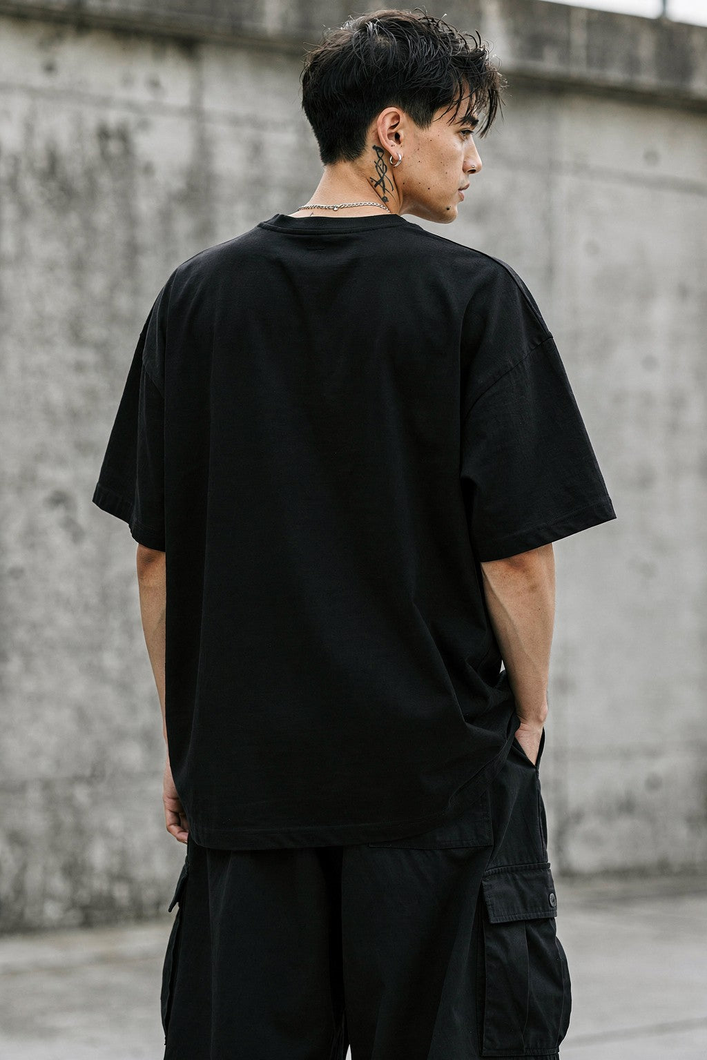 Unisex Oversize Karanlık Melek Baskılı Tişört — Siyah